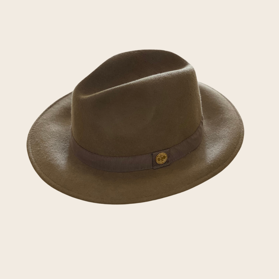 Le Chapeau Taupe