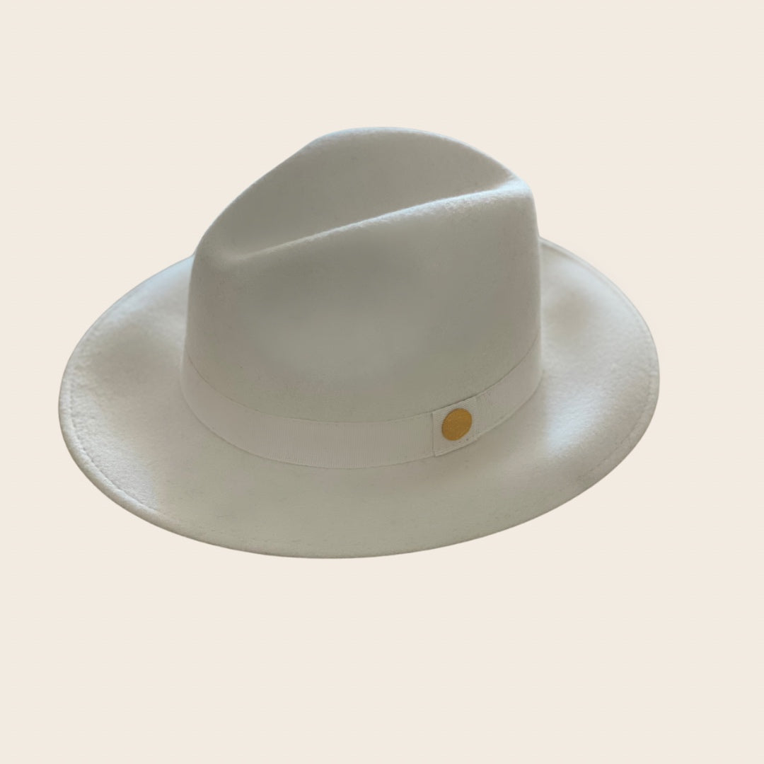 Le Chapeau Écru