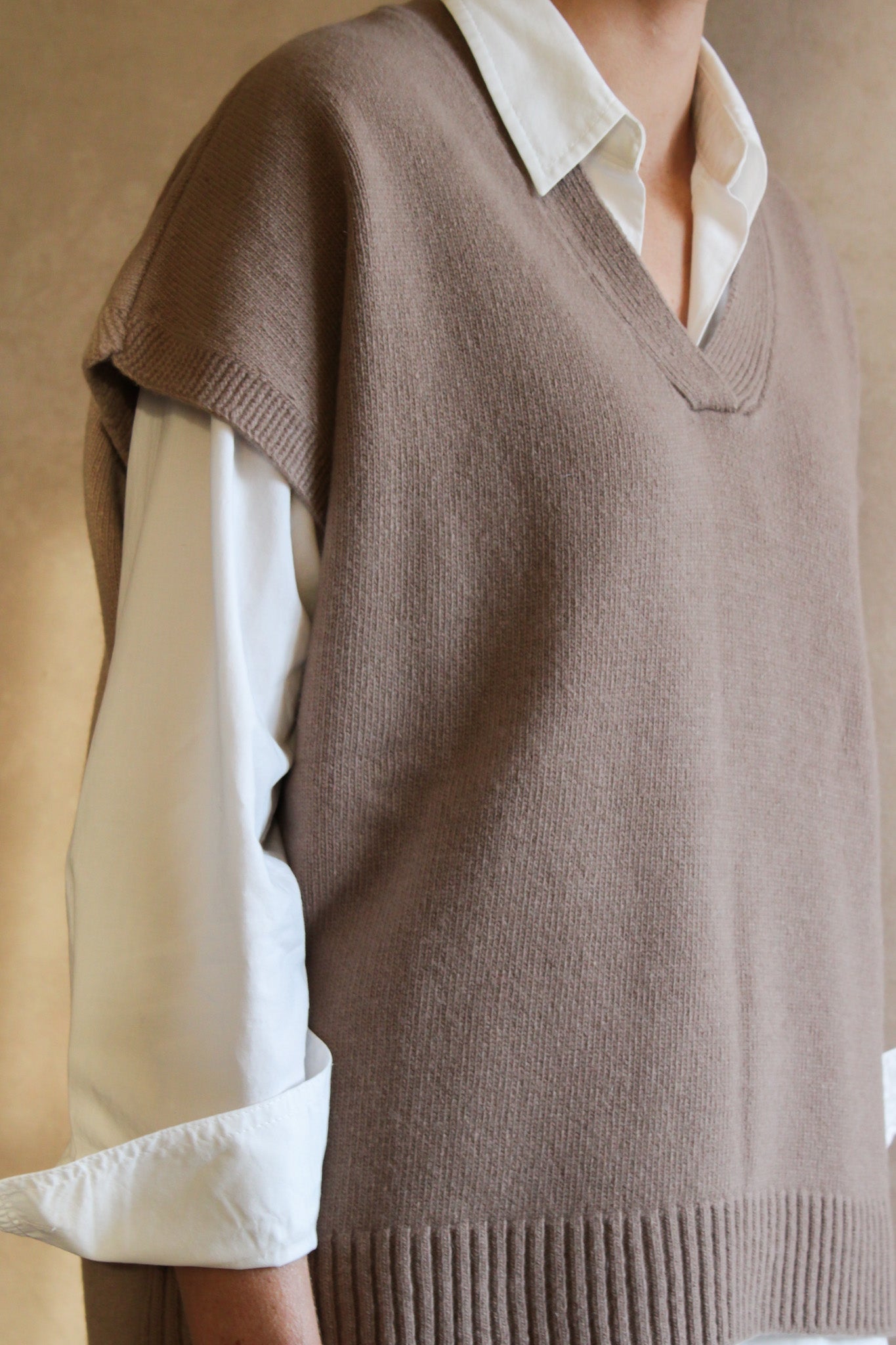 Le pull V Taupe