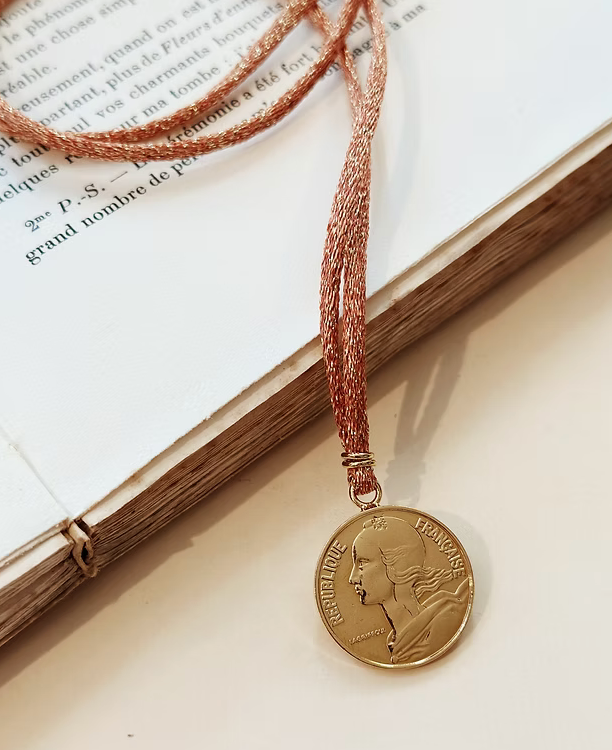 Collier irisé Vieux rose