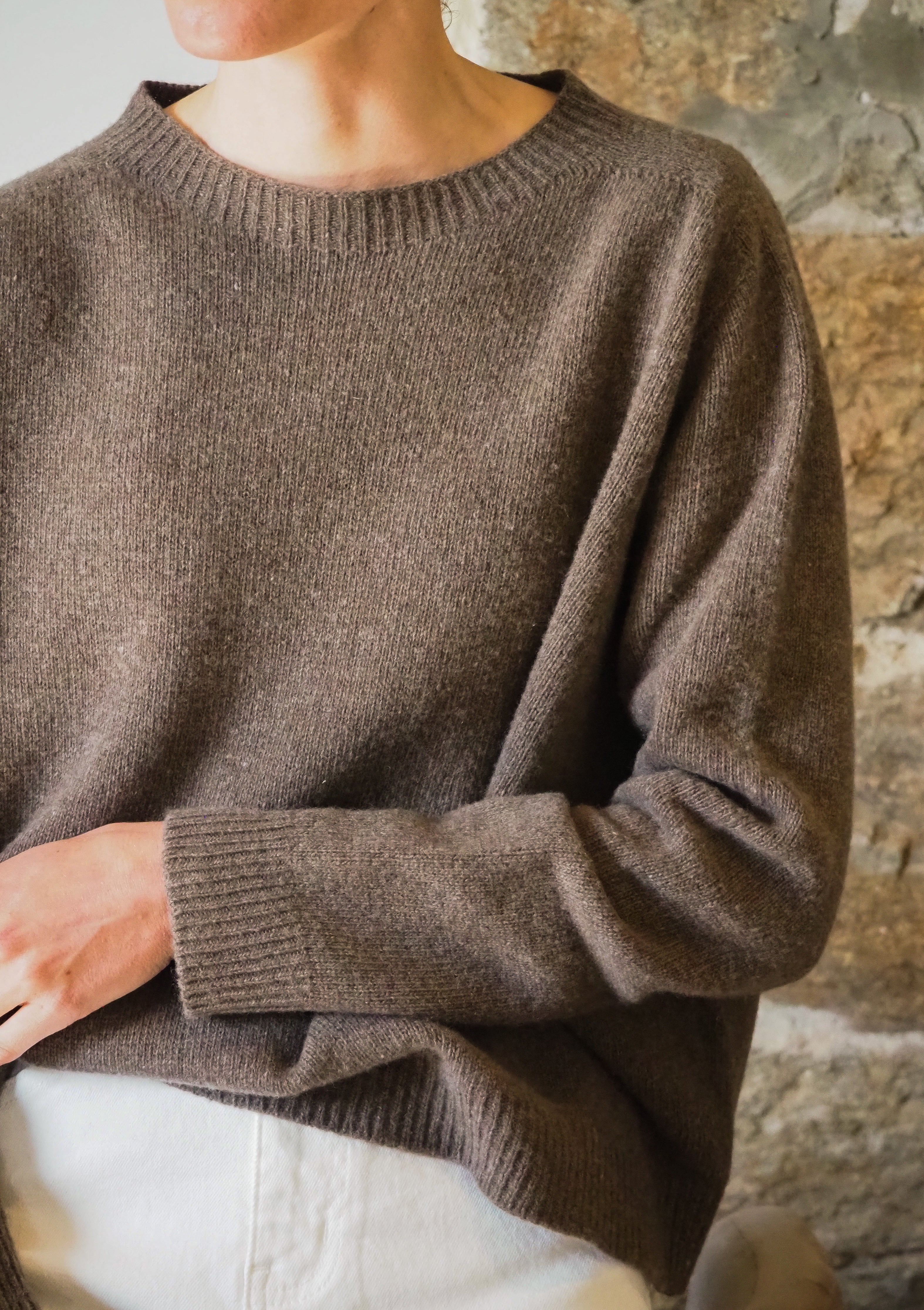 Le pull col Rond Brun chiné